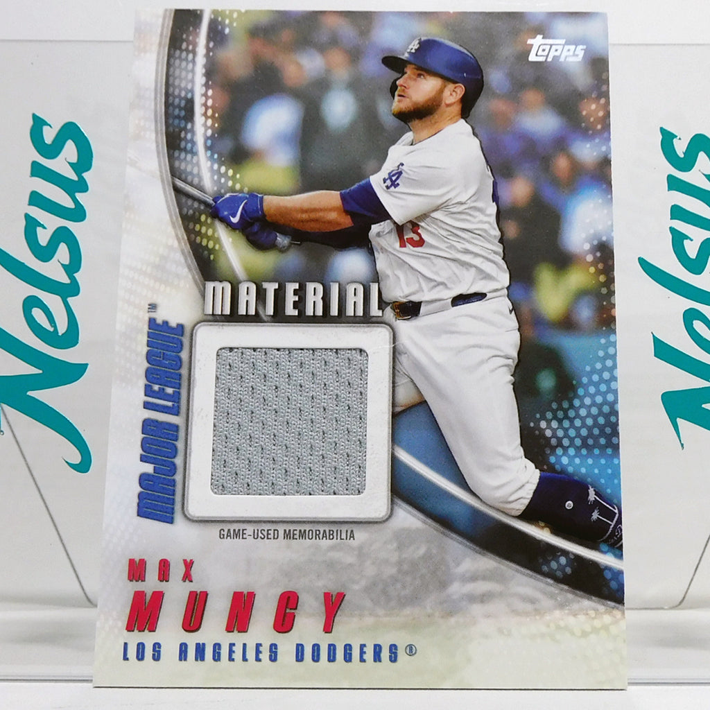 Tarjeta (Relic / Memorabilia): Insert fragmento de jersey auténtico usado en juego (Game-Used Memorabilia / Relic) por el propio jugador.