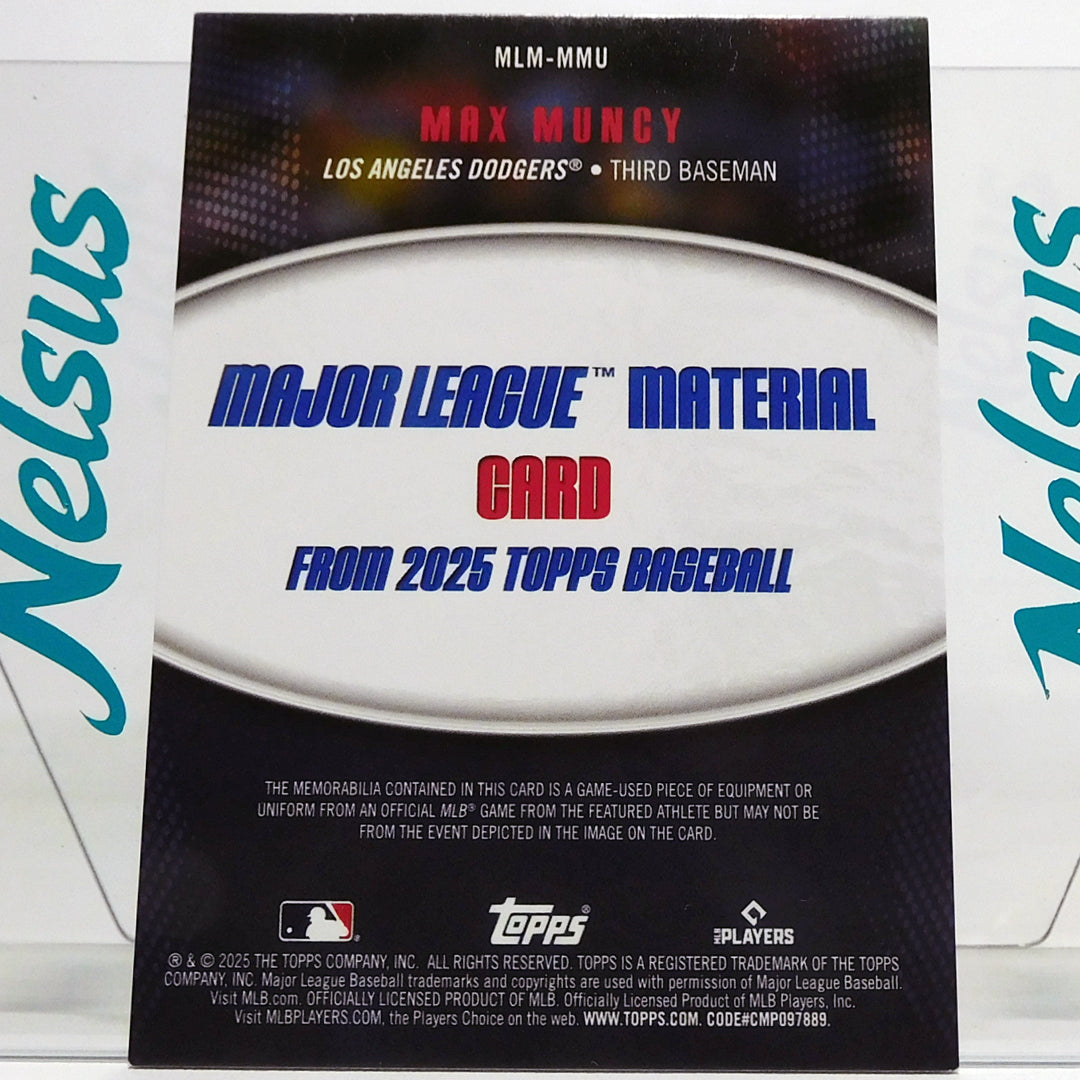 Tarjeta (Relic / Memorabilia): Insert fragmento de jersey auténtico usado en juego (Game-Used Memorabilia / Relic) por el propio jugador.
