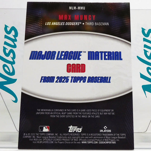 Tarjeta (Relic / Memorabilia): Insert fragmento de jersey auténtico usado en juego (Game-Used Memorabilia / Relic) por el propio jugador.
